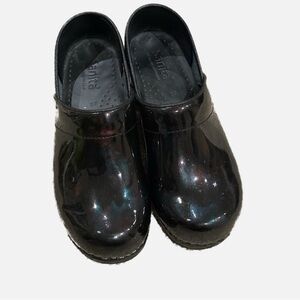 Sanita Black Pro. Patent Leather Clogs EU 37 US 
6.5-7
